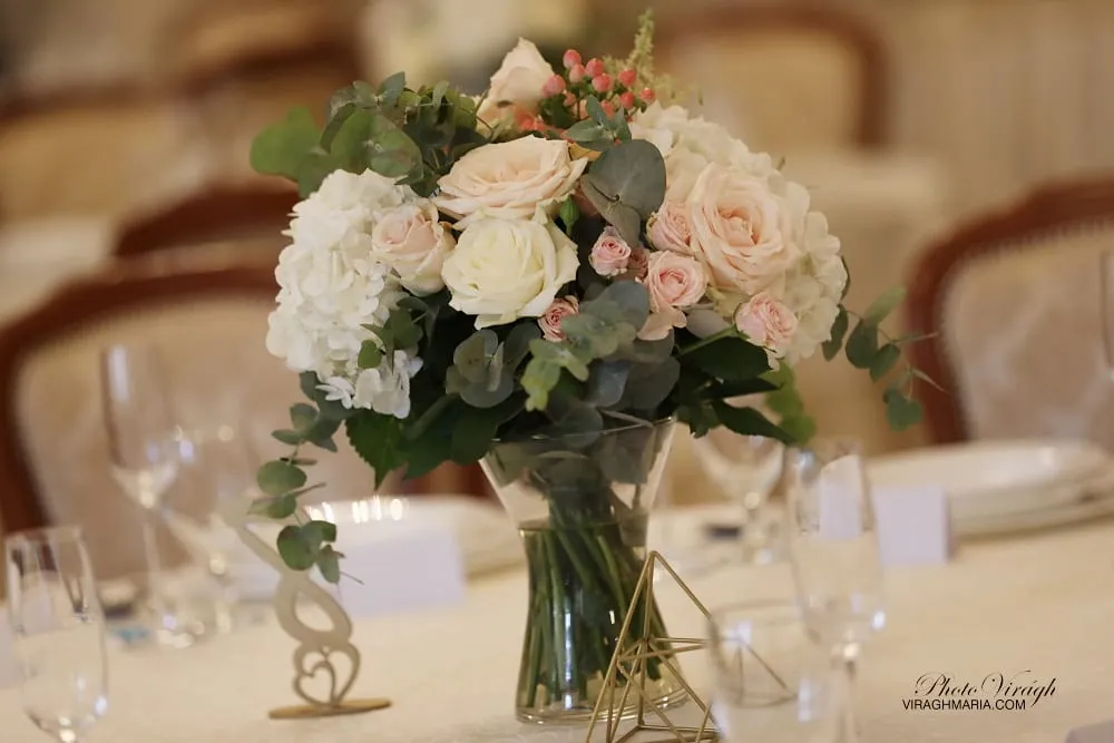 Bouquet of roses and hydrangeas on the table
